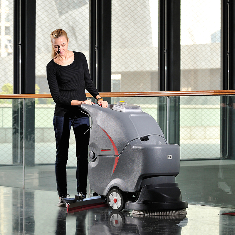 手扶自走式洗地機的優(yōu)勢有哪些？