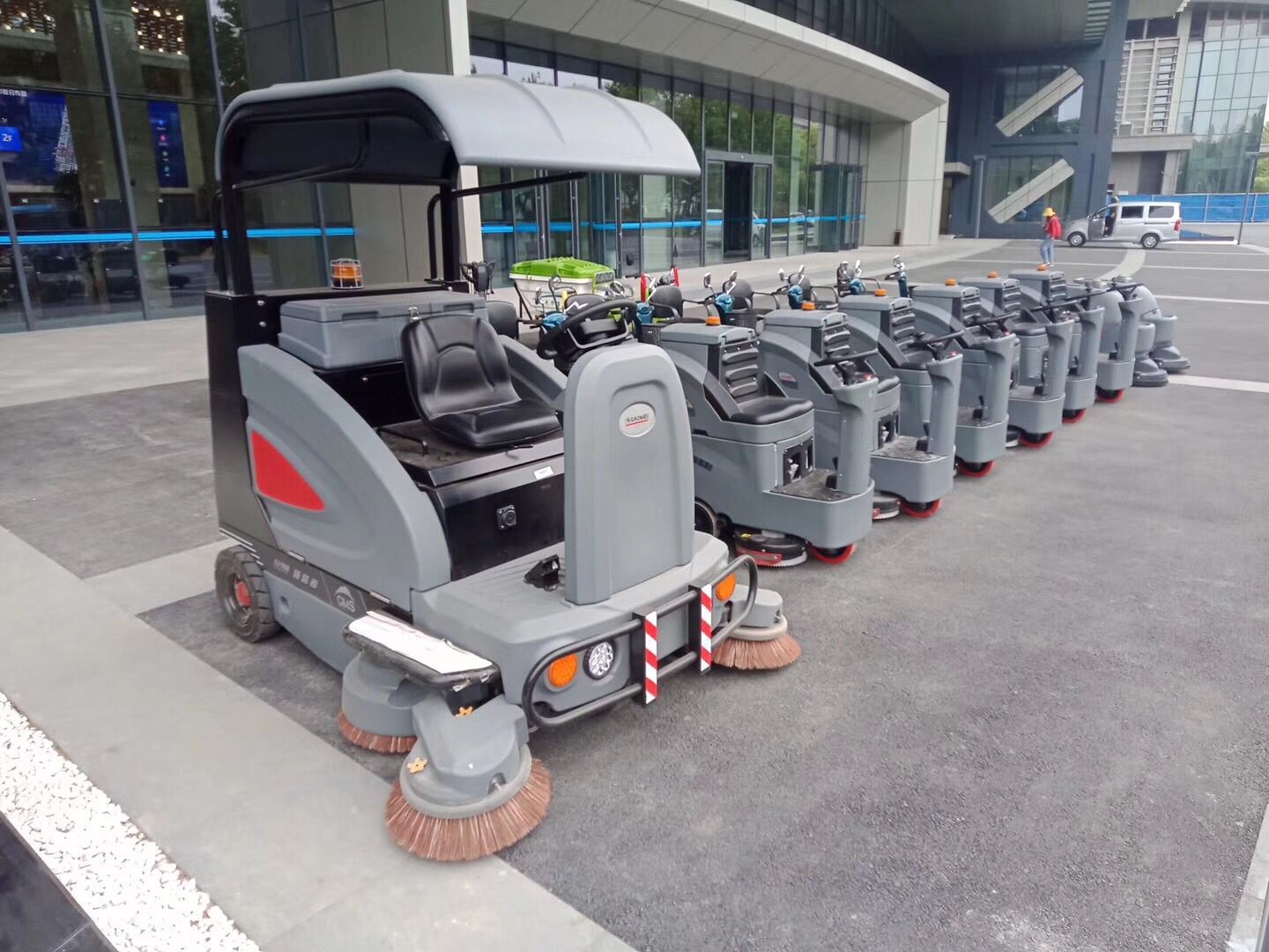 駕駛掃地車哪個(gè)牌子好