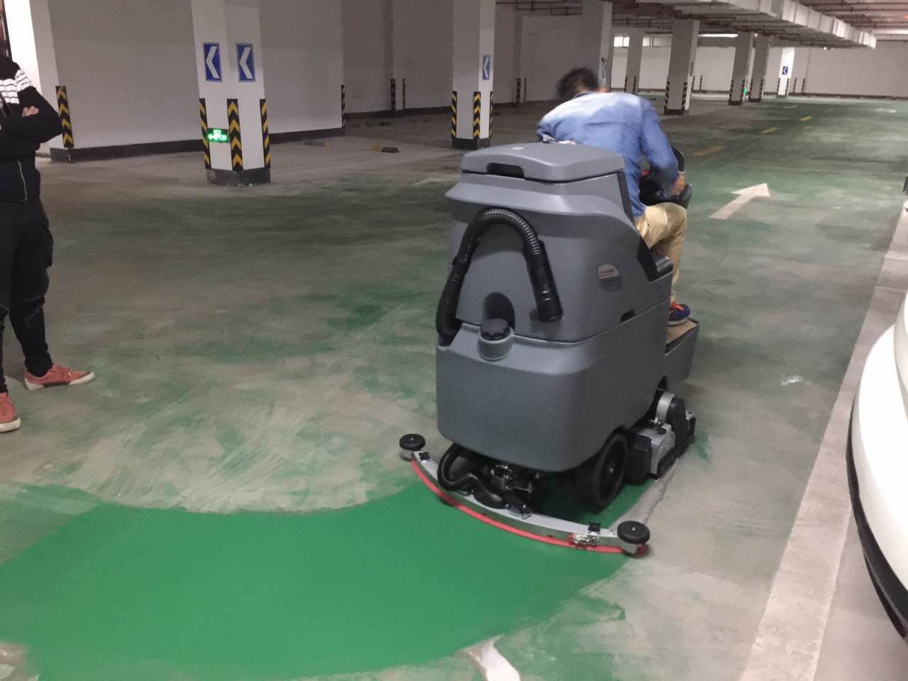 環(huán)氧地坪洗地機