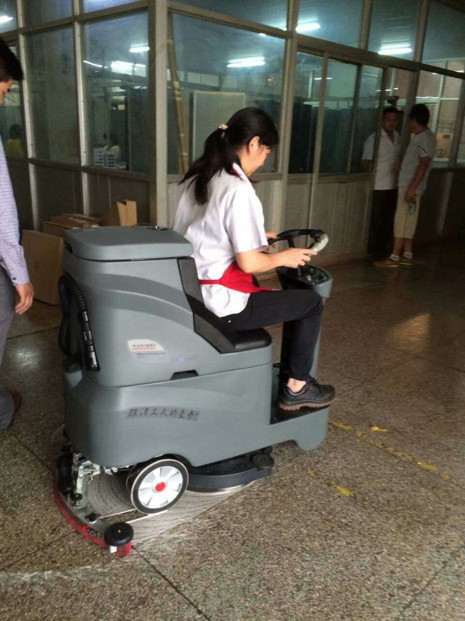 洗地機能不能清潔水磨石的地面？