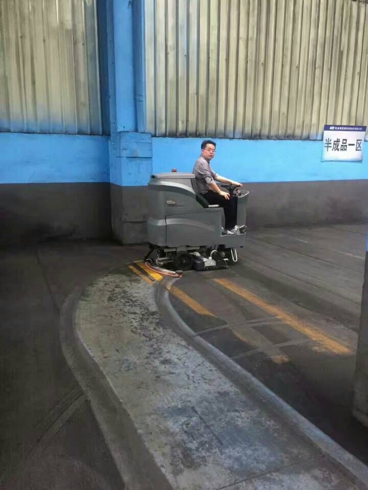 購買駕駛式洗地車有什么需要注意的地方？