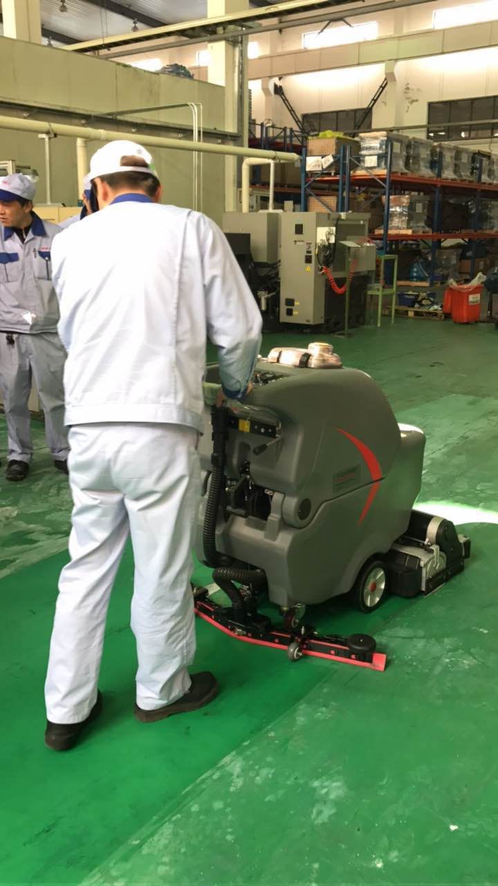 工廠洗地機(jī)的油污地面清潔洗地效果怎么樣？