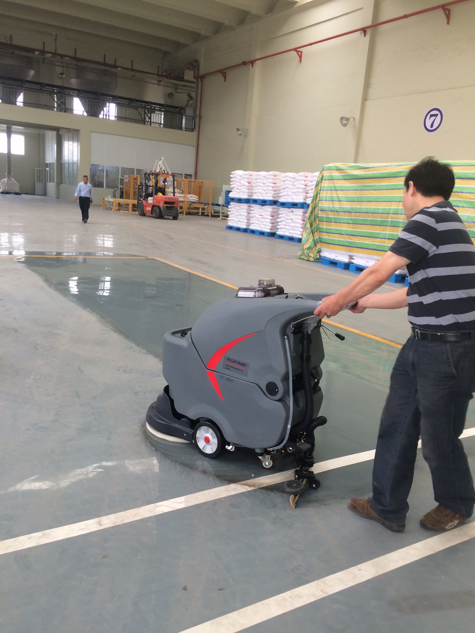 手推式自動洗地機如何做日常保養(yǎng)