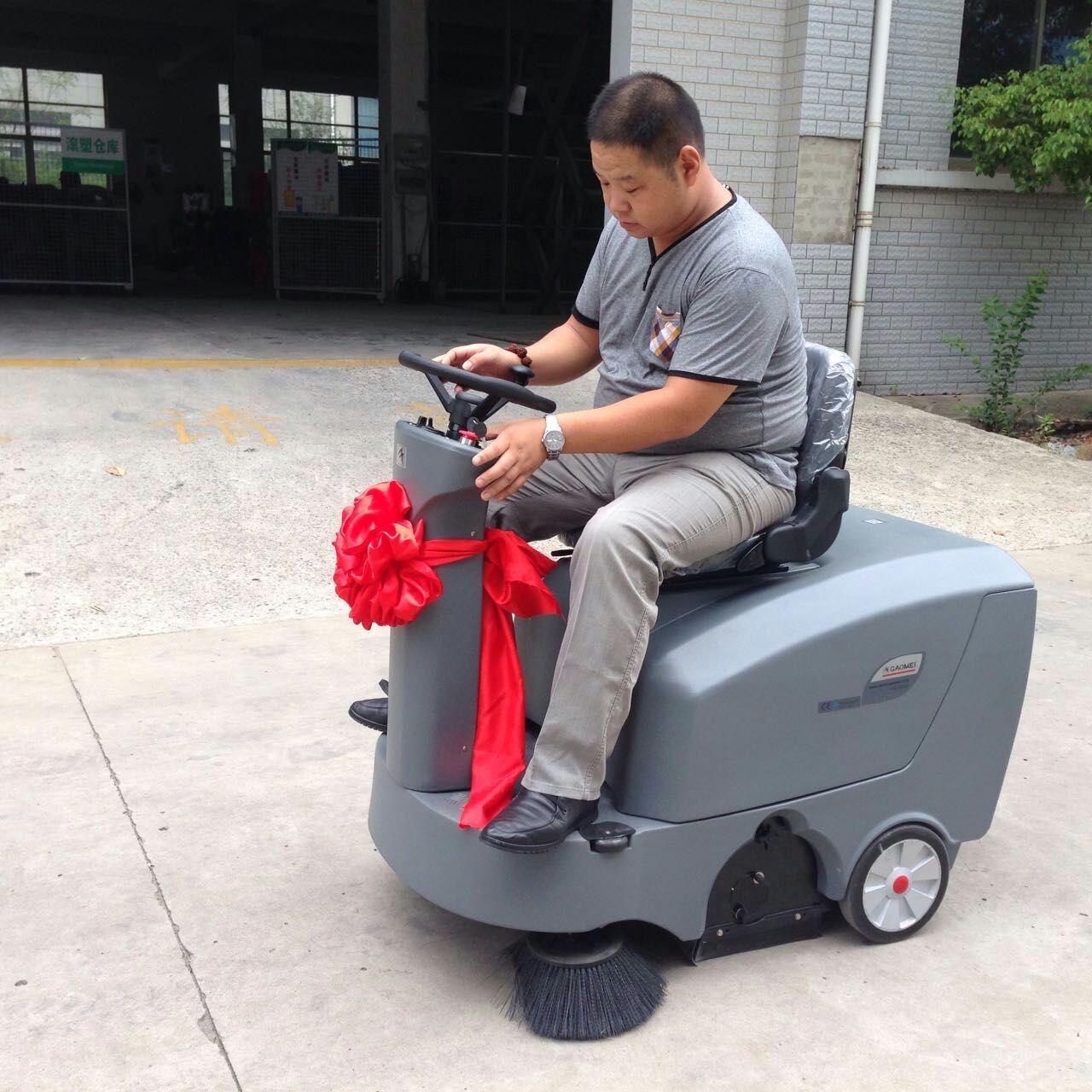 什么樣的掃地車適合大型廠房使用？