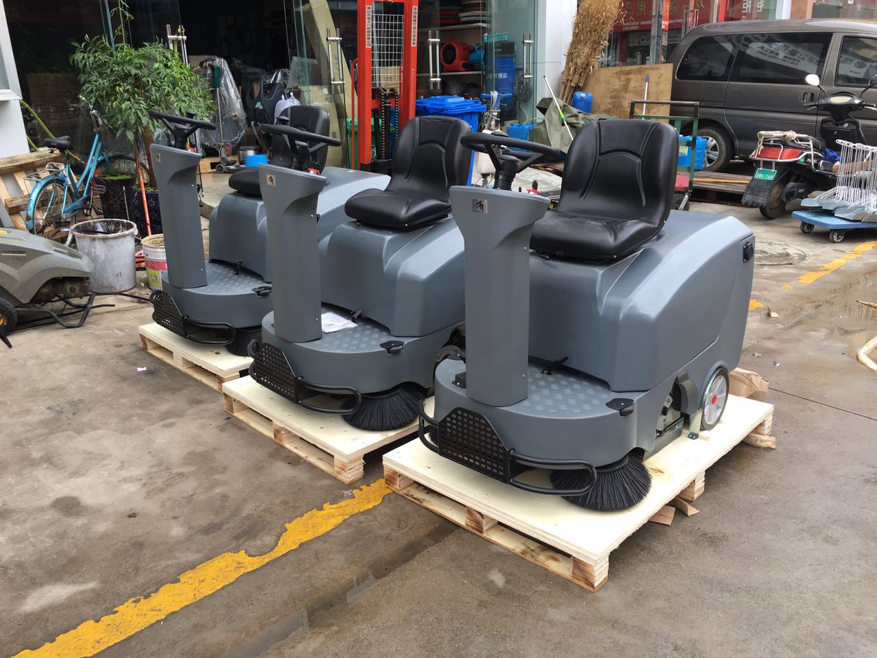 生產(chǎn)車間臟亂差 高美為您提供詳細(xì)的解決方案-合肥高美掃地機(jī)