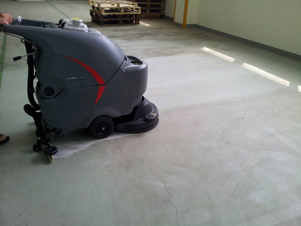 工廠用洗地機(jī)的注意事項(xiàng)