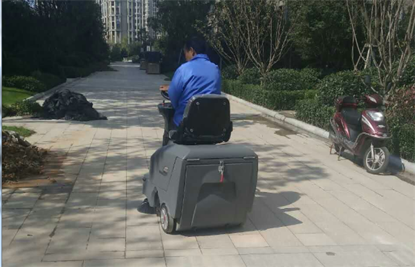 掃地車(chē)是工廠企業(yè)清掃的最佳選擇！