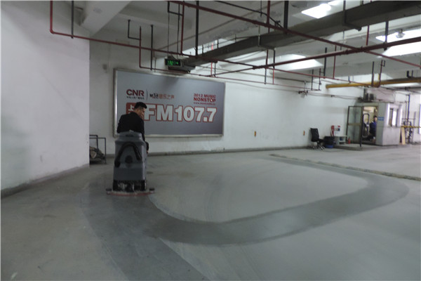 分析駕駛式洗地機(jī)的性價(jià)比